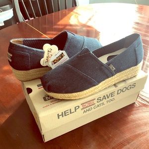 Brand New woman’s BOBS Size 9